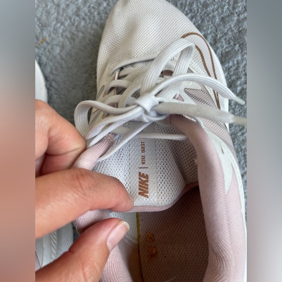 Nike Womens Quest 3 Running Shoes Plantinum Tint Red Bronze 003 (Size 8) - Picture 6 of 7